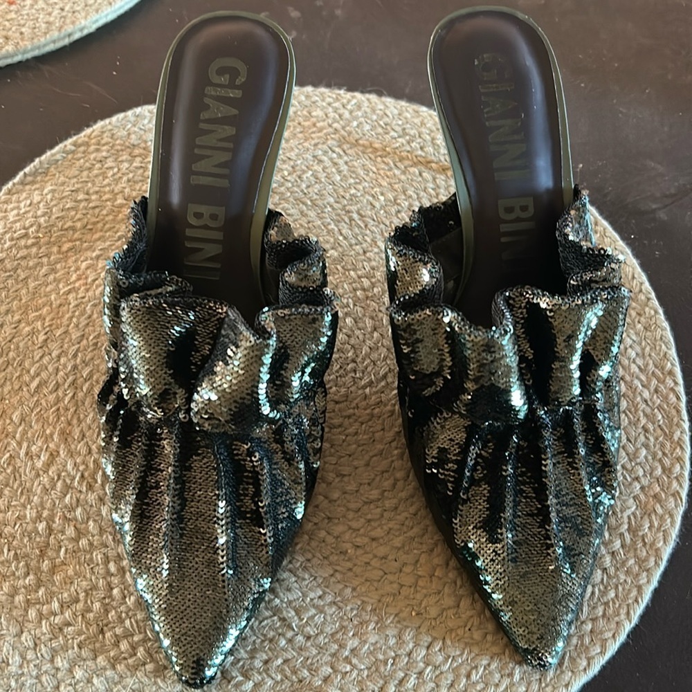 Gianni Bini shies. Heels. Sequins and ruffles. Size 11